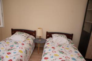 two beds sitting next to each other in a bedroom at Stade de France 6 pers in Saint-Denis