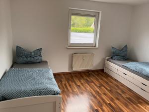 Postel nebo postele na pokoji v ubytování 4-h3rOeS Legoland Günzburg Wohnung 1