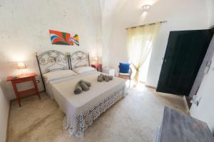 A bed or beds in a room at Giardino Nascosto