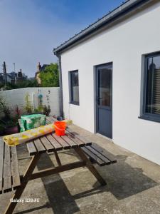a picnic table in front of a house at Studio en plein centre-ville de Perros-Guirec in Perros-Guirec