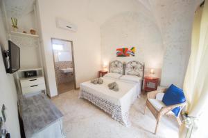 A bed or beds in a room at Giardino Nascosto