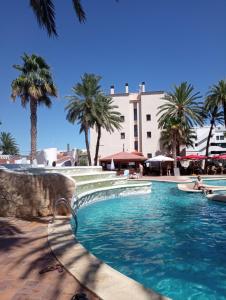 Bazén v ubytovaní Estudio Sota-Piscina alebo v jeho blízkosti