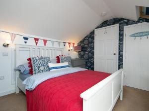 Postel nebo postele na pokoji v ubytování Beautiful 3 bedroom apartment with Pool Access - Pass the Keys