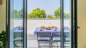 Balkón nebo terasa v ubytování Terrace Pool Apartment Oporto by LovelyStay