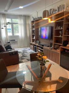 Телевизия и/или развлекателен център в Apartamento Copacabana Luxo
