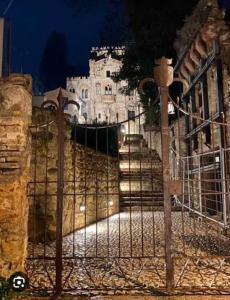 una puerta frente a un castillo por la noche en B&B La vecchia fornace, en Teramo