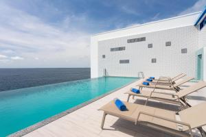 Bazén v ubytování Kaani Palm Beach nebo v jeho okolí