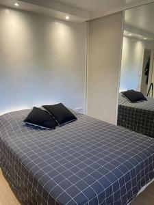 En eller flere senge i et værelse på Appartement, 2 pièces ,résidence avec piscine