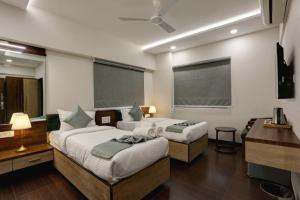 Postel nebo postele na pokoji v ubytování Hotel Ozone Inn Colaba
