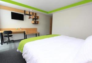 TV a/nebo společenská místnost v ubytování Hotel Brisas Express
