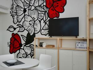 TV i/ili multimedijalni sistem u objektu Libo House, Bologna By Short Holidays