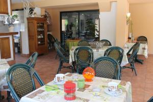 Εστιατόριο ή άλλο μέρος για φαγητό στο Chambres d'hôtes Le Clos des Oliviers