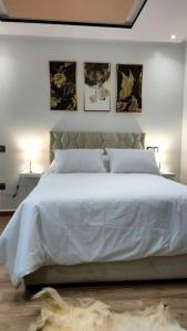Ένα ή περισσότερα κρεβάτια σε δωμάτιο στο Studio cosy avec terrasse a Kénitra