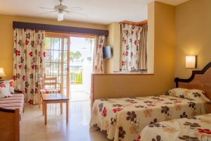 Postel nebo postele na pokoji v ubytování Apartamentos El Beril Costa Adeje + 37 fotografií