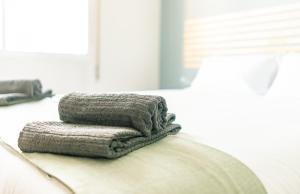 a pile of towels sitting on top of a couch at Apartamento Plaza da Gándara in Narón