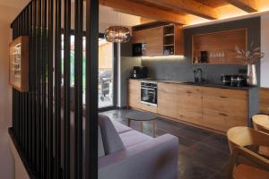 A kitchen or kitchenette at Meditrine