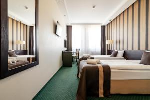Posteľ alebo postele v izbe v ubytovaní Hotel Maraton + 37 fotografií
