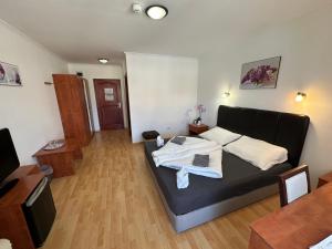 Posteľ alebo postele v izbe v ubytovaní Boni Családi Wellness Hotel