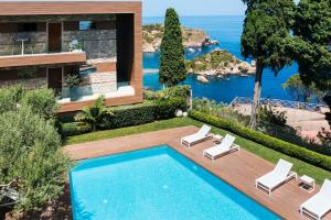 a villa with a swimming pool and a house at Mon Repos Avenir in Taormina