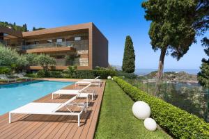 a villa with a swimming pool and a house at Mon Repos Avenir in Taormina