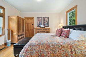 a bedroom with a king sized bed and a television at Geneva Retreat in Bellingham