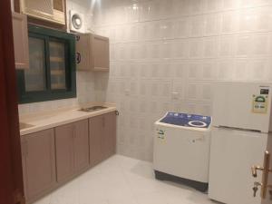 a kitchen with a stove and a refrigerator in it at شقق التميز in Jeddah