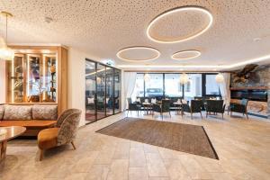Część wypoczynkowa w obiekcie Hotel Alpenkönigin - Sommer Silvretta Premium Card inklusive