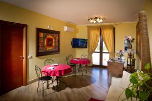 a living room with two red tables and chairs at Al Cantuccio in Castelluzzo