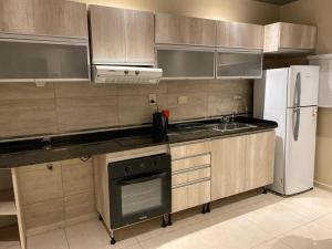 a kitchen with a stove and a refrigerator at Departamento Barcelona in Formosa