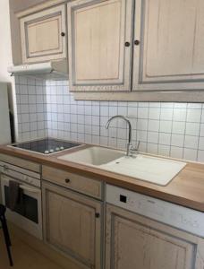 Duplex vue Mer的厨房或小厨房