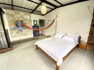 Posteľ alebo postele v izbe v ubytovaní WiFi 200Mb Near Metro-Comuna 13-Stadium-Grafittour