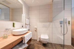 Łazienka w obiekcie Hotel Alpenkönigin - Sommer Silvretta Premium Card inklusive