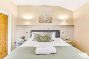 a bedroom with a large white bed with pillows at Silver Stag Properties, 1 BR Slate Lodge 