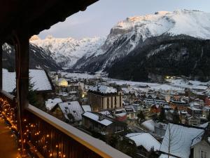 Üldine mäevaade või majutusasutusest Sunny Design Chalet in Engelberg with spectacular view on Mount Titlis pildistatud vaade