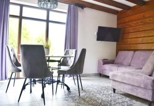 Część wypoczynkowa w obiekcie Apartamenty Wilcza Knieja