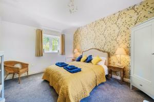 a bedroom with a bed with a yellow bedspread at Stable Cottage in Dorchester