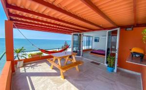 a hammock on the balcony of a house with the ocean at Malibu Rooftop in Nueva Gorgona