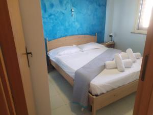 A bed or beds in a room at Casa Terrasini