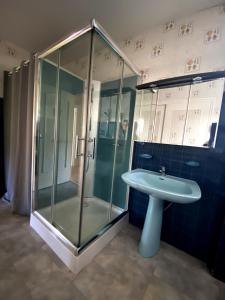 a bathroom with a glass shower and a sink at Maison au calme, 6 voyageurs in Riorges