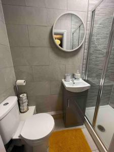 Ένα μπάνιο στο Luxury 1 bed Flat + sofa bed- Dudley +31 φωτογραφίες