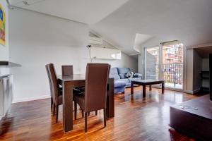Χώρος καθιστικού στο Luminoso ático con terraza, Irún, Parking, 4Pax