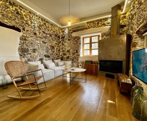 Μια τηλεόραση ή/και κέντρο ψυχαγωγίας στο The Stone House