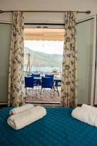 a bedroom with a bed and a table and a window at Villa Rosanna in Plataria