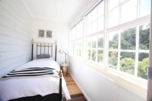 Postel nebo postele na pokoji v ubytování Explore Derby from Gorgeous Home with Outdoor Bath