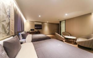 Posezení v ubytování Seven Bricks Hotel