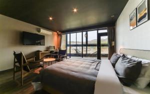 Posezení v ubytování Seven Bricks Hotel