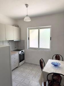 Kuchyň nebo kuchyňský kout v ubytování Guest House Ergest