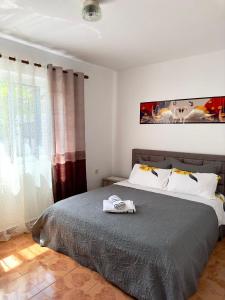 Postel nebo postele na pokoji v ubytování Guest House Ergest