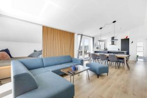 Posezení v ubytování New And Modern Holiday Home With Hot Tub