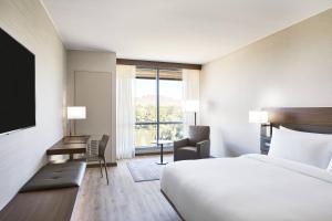 Letto o letti in una camera di AC Hotel Phoenix Biltmore